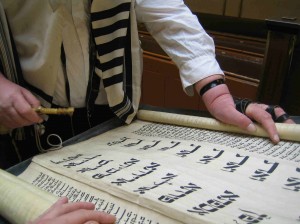 A Megila com os 10 nomes dos filhos de Haman